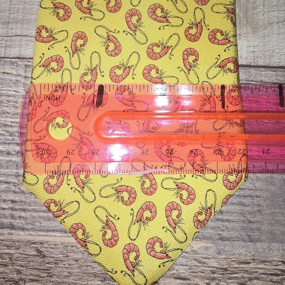 PETER BLAIR YELLOW SILK TIE PINK CRAWFISH PATTERN WHIMSICAL USA MADE